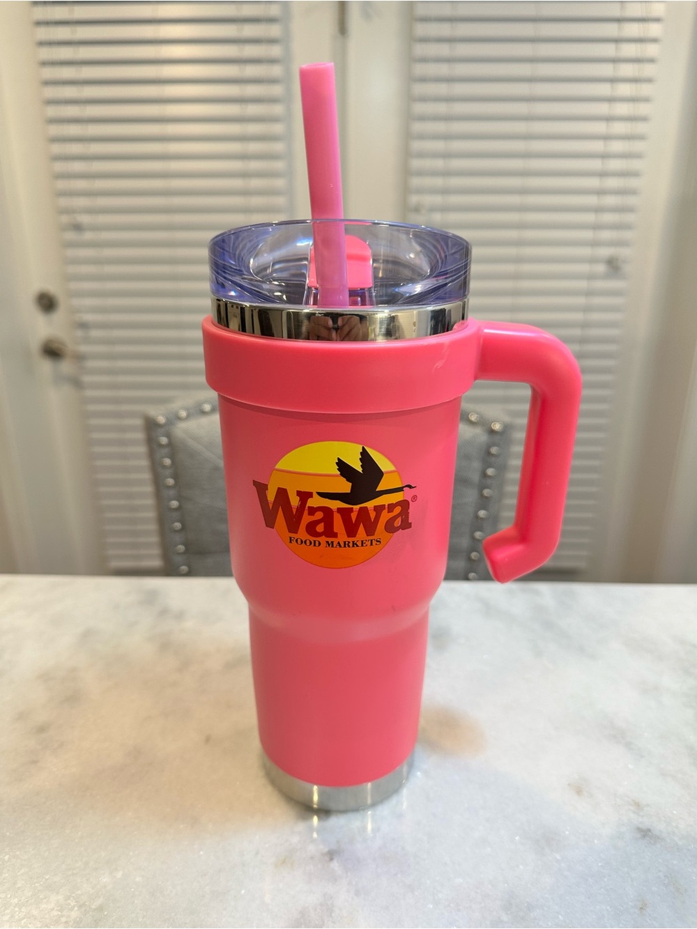 WAWA Limited Edition Hot Pink Brute 32oz Tumbler with Handle and Straw
